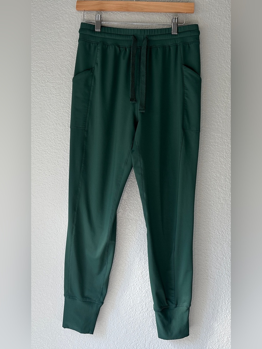 Fabletics - Women’s drawstring Joggers - Green - Size Medium